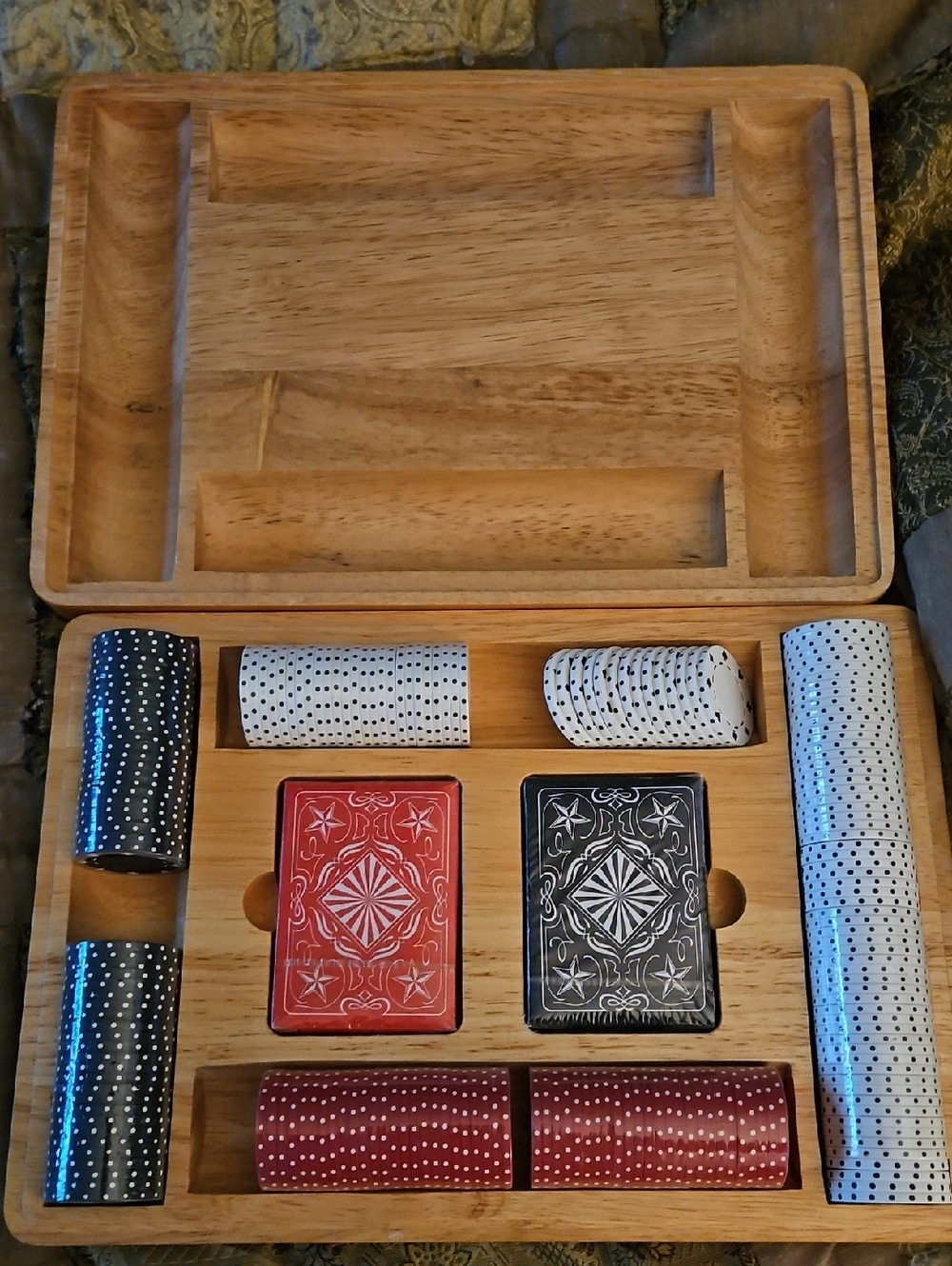 Marlboro Wooden Poker Set with Red and Black Playing Cards and Multi-Color Chips